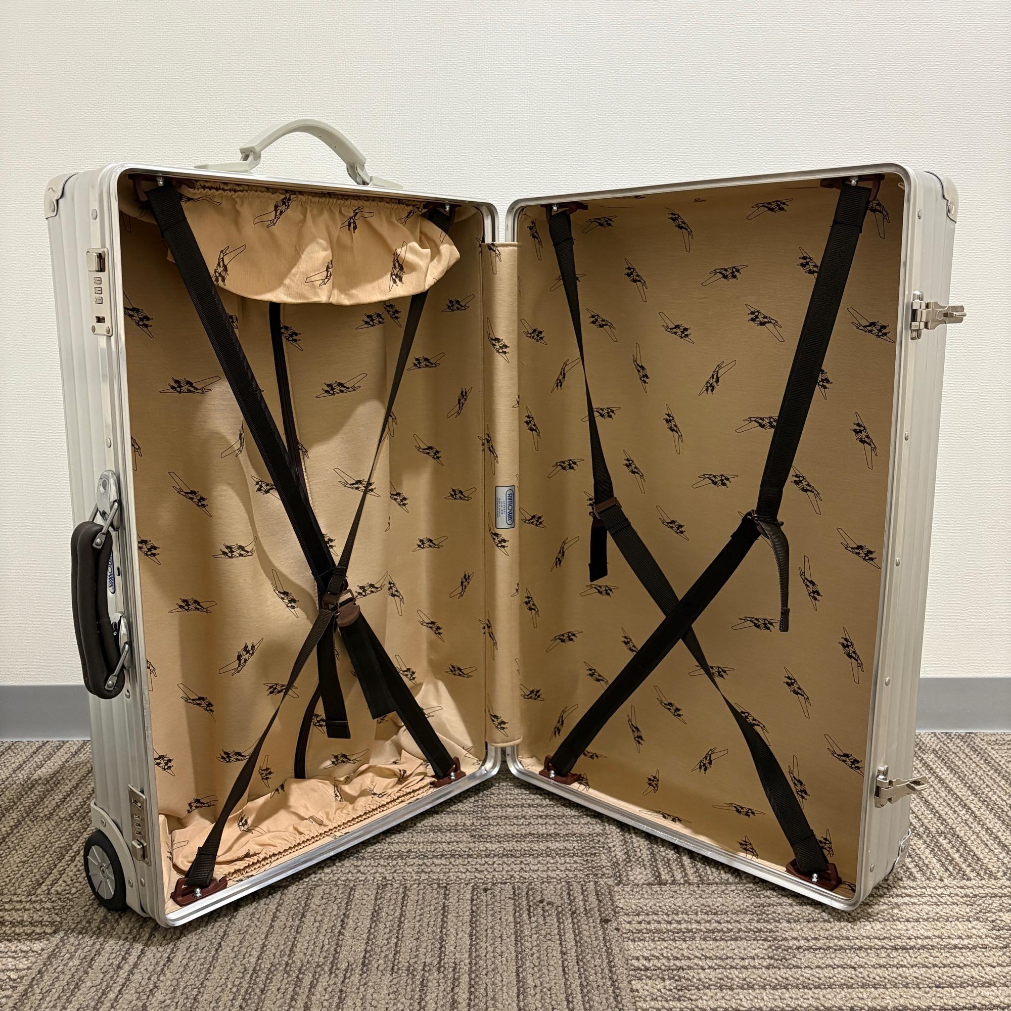 リモワ クラシックフライト 中古美品 976.63 60リットル 2輪 – リモワ