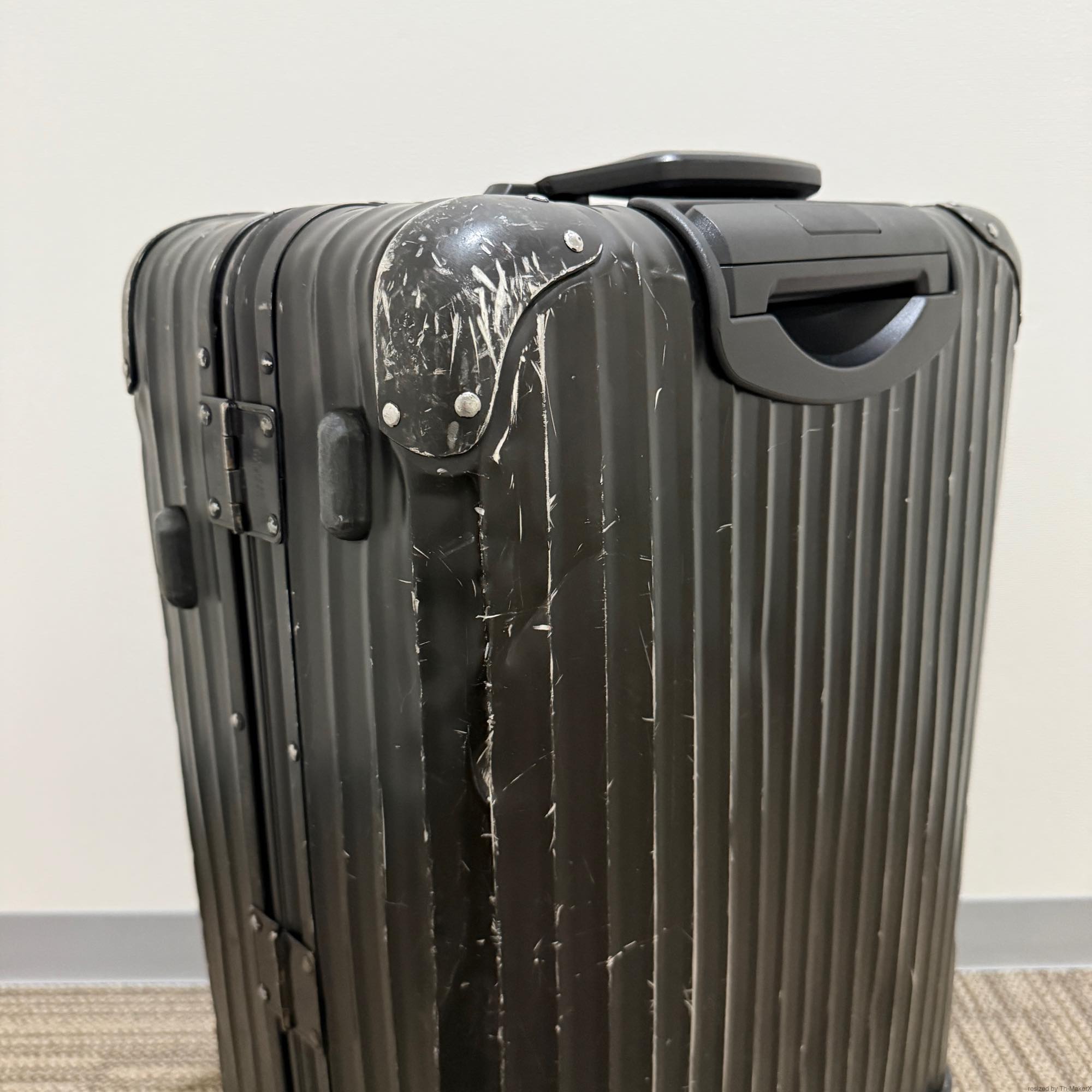 リモワ　トパーズ ステルス　中古商品　985.97　64リットル　4輪