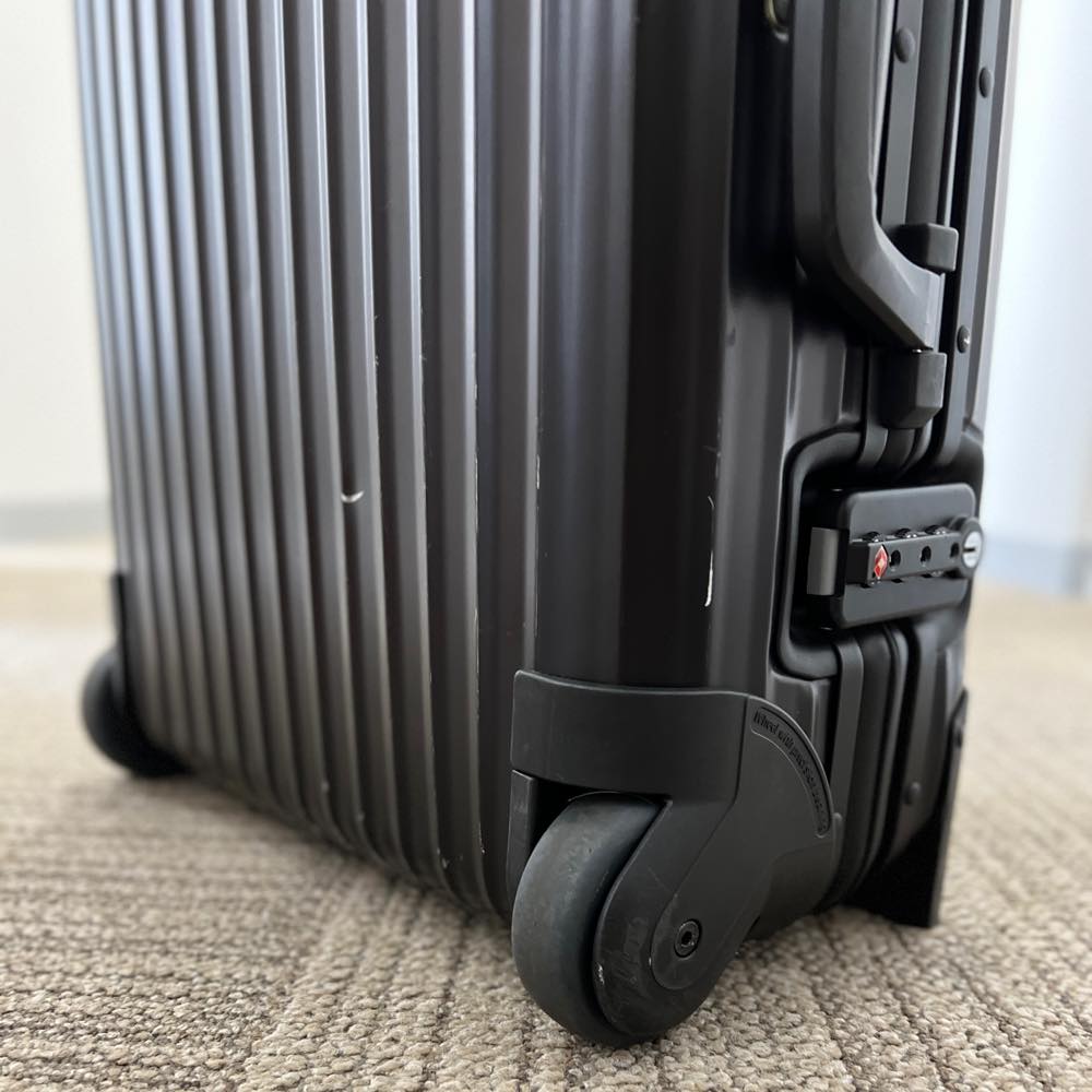 リモワ　トパーズ ステルス　986.11　32リットル　中古商品　2輪